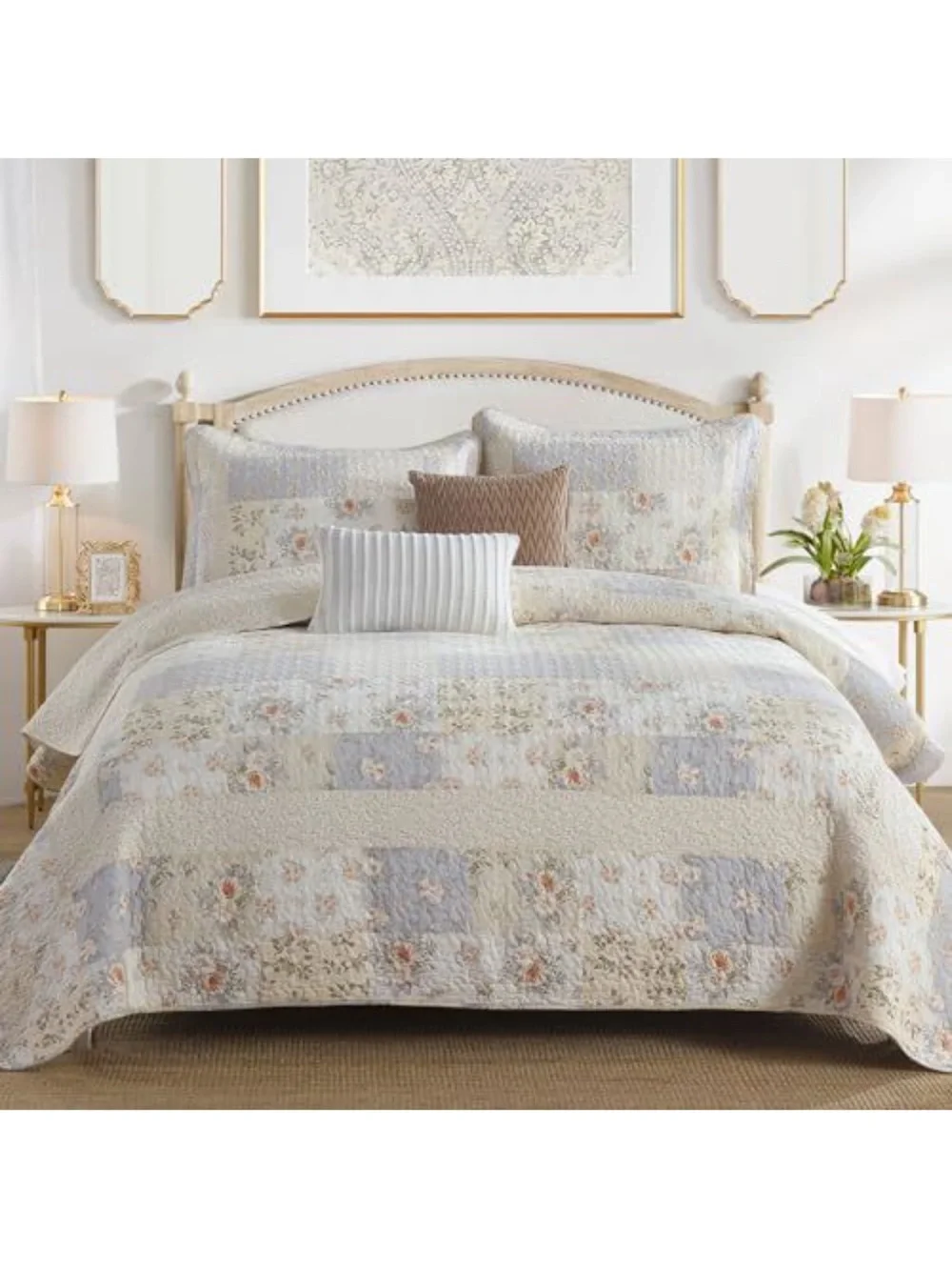 Vintage-Inspired Floral Patchwork Quilt Set in Cream and Light Blue Queen